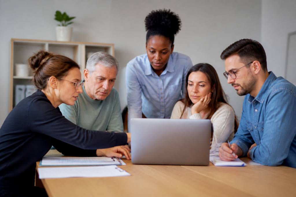 Logiciel association caritative : comment choisir la meilleure solution pour gérer votre structure